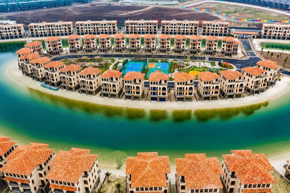 Những căn biệt thự sẵn sàng đón cư dân về ở tại Vinhomes Royal Island. Ảnh: Vinhomes